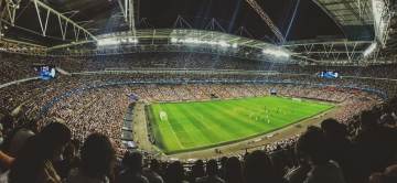FIFA遭28亿人打脸！降价一半求央视买版权，却连中文都不给？（配图示意）